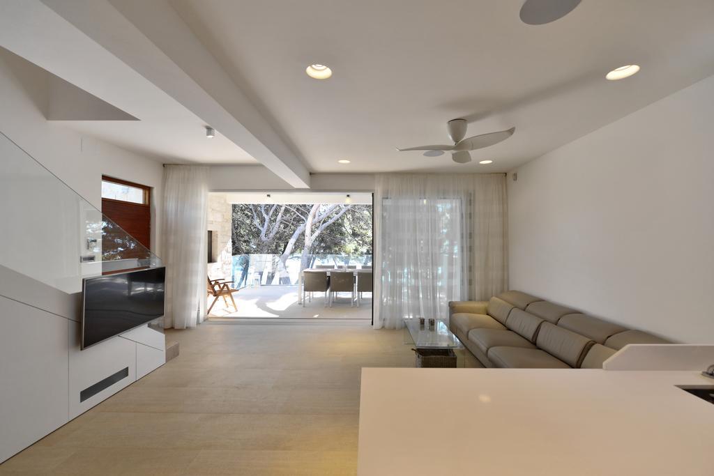Chiponsky One - 5 Star Beachfront Property Бол Экстерьер фото