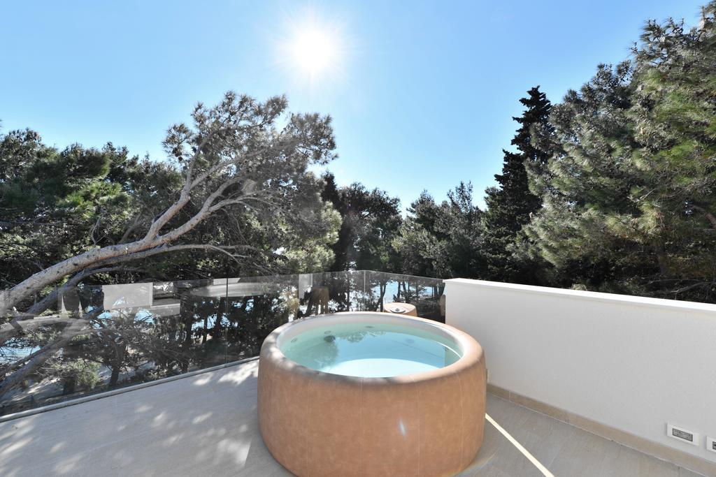 Chiponsky One - 5 Star Beachfront Property Бол Экстерьер фото