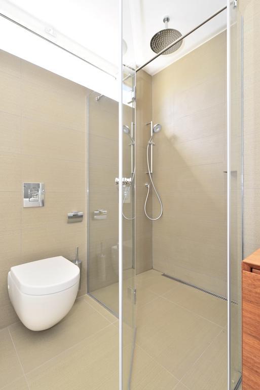 Chiponsky One - 5 Star Beachfront Property Бол Экстерьер фото