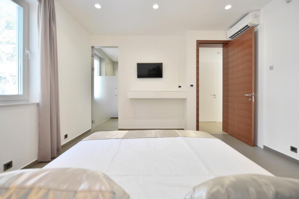 Chiponsky One - 5 Star Beachfront Property Бол Экстерьер фото